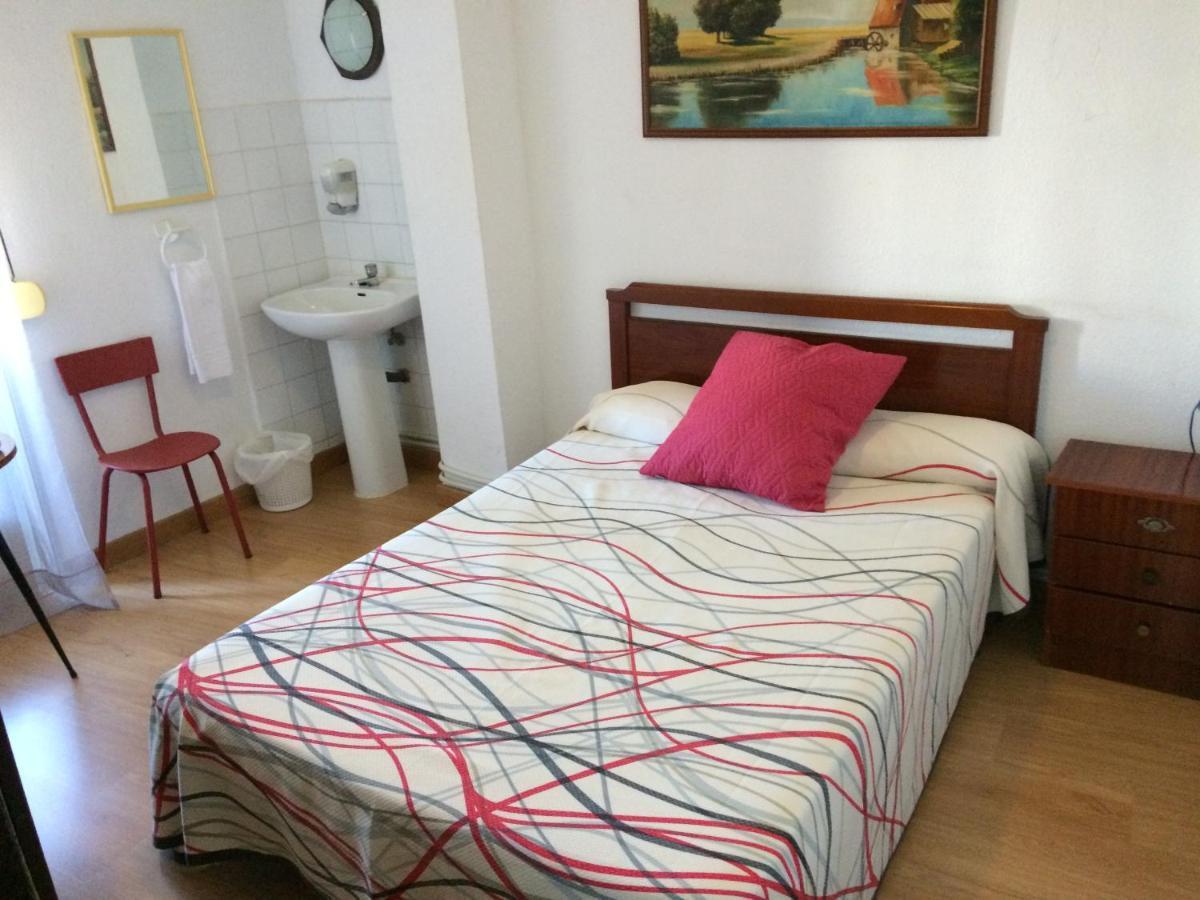 Pension Carretero Caces 외부 사진